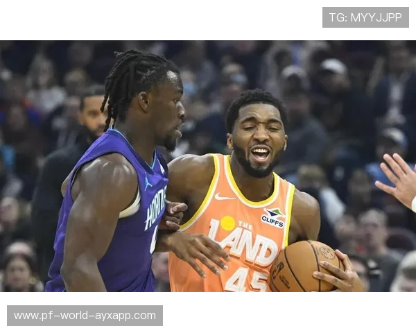 NBA黄蜂新秀高难度骑扣引发全网热议